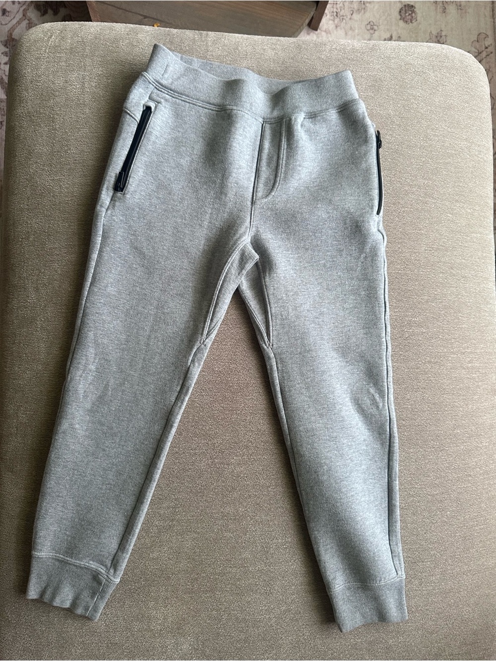 Uniqlo Light Gray Kids Zip-Pocket Joggers 5/6 like new
